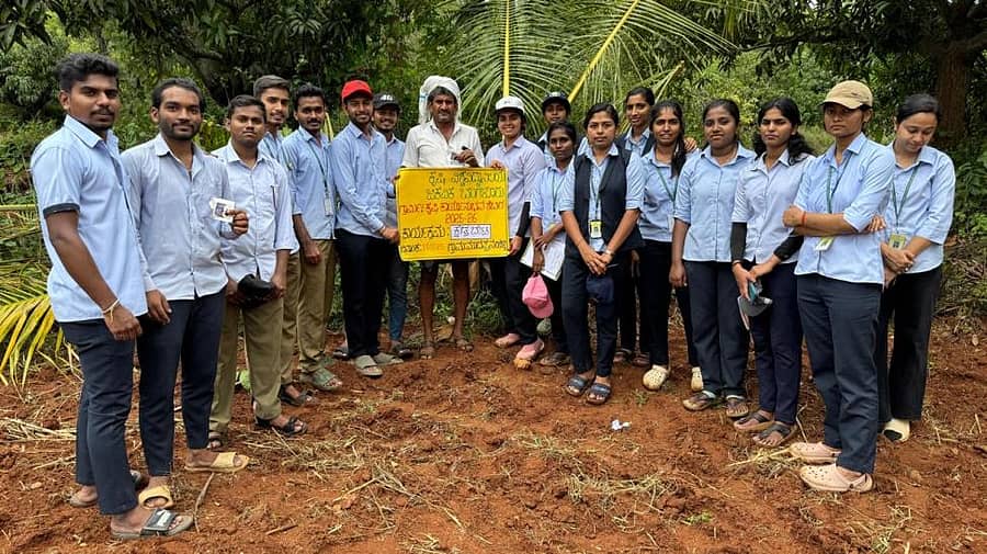 ಕುಣಿಗಲ್ ತಾಲ್ಲೂಕು ಮಾದಪ್ಪನಹಳ್ಳಿಯಲ್ಲಿ ನಮ್ಮ ನಡೆ ಪ್ರಗತಿಪರ ಕೃಷಿಯ ಕಡೆ ಕಾರ್ಯಕ್ರಮ ನಡೆಯಿತು