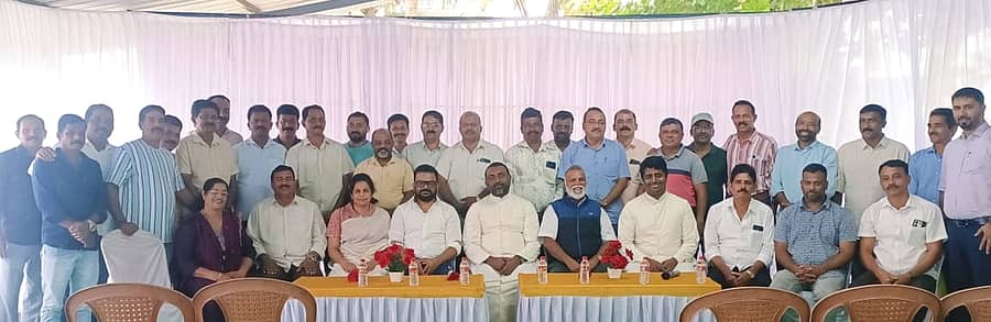 ನರಸಿಂಹರಾಜಪುರದ ವಿವಿಧ ಚರ್ಚ್‌ಗಳಿಗೆ ಧನ ಸಹಾಯ ಮಾಡಿದ ಉದ್ಯಮಿ ವಿಶ್ವನಾಥ್ ಗೆದ್ದೆಮನೆ ಮತ್ತು ಜಿನಿ ವಿಶ್ವನಾಥ್ ದಂಪತಿಯನ್ನು ಕ್ರೈಸ್ತರ ಪರವಾಗಿ ಗೌರವಿಸಲಾಯಿತು