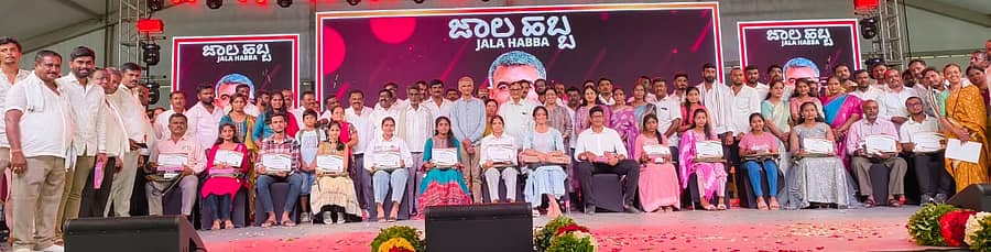 ಕಾರ್ಯಕ್ರಮದಲ್ಲಿ ಪಿಯುಸಿ ಪರೀಕ್ಷೆಯಲ್ಲಿ ಅತ್ಯುತ್ತಮ ಅಂಕಗಳಿಸಿದ ವಿದ್ಯಾರ್ಥಿಗಳನ್ನು ಸನ್ಮಾನಿಸಲಾಯಿತು.  