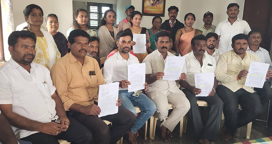 ಬಾಗೇಪಲ್ಲಿ ಪಟ್ಟಣದಲ್ಲಿ ಹಮ್ಮಿಕೊಂಡಿದ್ದ ಪತ್ರಿಕಾಗೋಷ್ಠಿಯಲ್ಲಿ ಬಿಜೆಪಿ ಮಂಡಲ ಅಧ್ಯಕ್ಷ ಆರ್.ಪ್ರತಾಪ್ ಮಾತನಾಡಿದರು