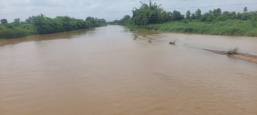 <div class="paragraphs"><p>ಚಿಂಚೋಳಿ ತಾಲ್ಲೂಕಿನ ಪೋಲಕಪಳ್ಳಿ ಬಳಿ ಮುಲ್ಲಾಮಾರಿ ನದಿ ತುಂಬಿ ಹರಿಯುತ್ತಿರುವುದು </p></div>