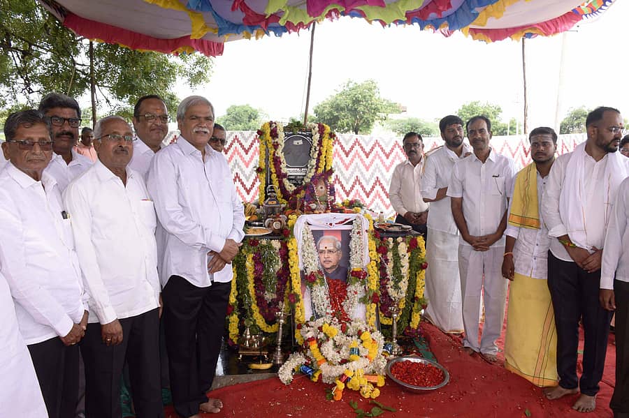 ಯಾದಗಿರಿ ಹತ್ತಿರದ ಮುದ್ನಾಳ ಗ್ರಾಮದಲ್ಲಿನ ಮಂಗಳವಾರ ಮಾಜಿ ಶಾಸಕ ಲಿಂ.ಡಾ.ವೀರಬಸವಂತರೆಡ್ಡಿ ಮುದ್ನಾಳ ಪ್ರಥಮ ಪುಣ್ಯಸ್ಮರಣೆ ಕಾರ್ಯಕ್ರಮದಲ್ಲಿ ಸಚಿವ ಶರಣಬಸಪ್ಪ ದರ್ಶನಾಪುರ ಮಾತನಾಡಿದರು