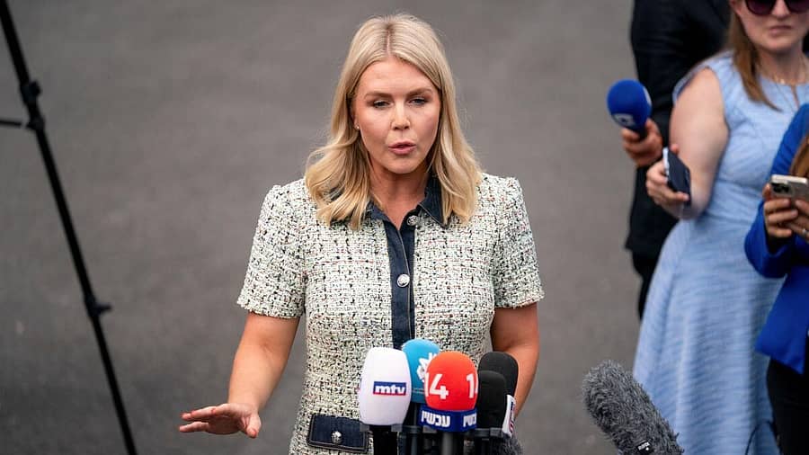 <div class="paragraphs"><p>ಕ್ಯಾರೋಲಿನ್ ಲೀವಿಟ್</p></div>