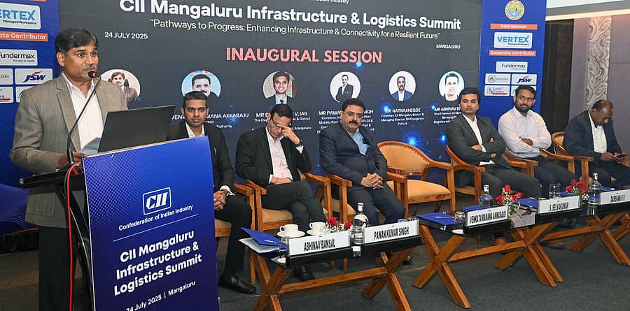 ಕಾರ್ಯಕ್ರಮದಲ್ಲಿ ಎಸ್.ಸೆಲ್ವಕುಮಾರ್ ಮಾತನಾಡಿದರು. ಅಭಿನವ್ ಬನ್ಸಲ್‌, ಪವನ್ ಕುಮಾರ್‌ ಸಿಂಗ್‌, ವೆಂಕಟರಮಣ ಅಕ್ಕರಾಜು, ದರ್ಶನ್ ಎಚ್‌.ವಿ., ವಿನಾಯಕ ನರ್ವಾಡೆ ಮತ್ತಿತರರು ಭಾಗವಹಿಸಿದ್ದರು. - ಪ್ರಜಾವಾಣಿ ಚಿತ್ರ 