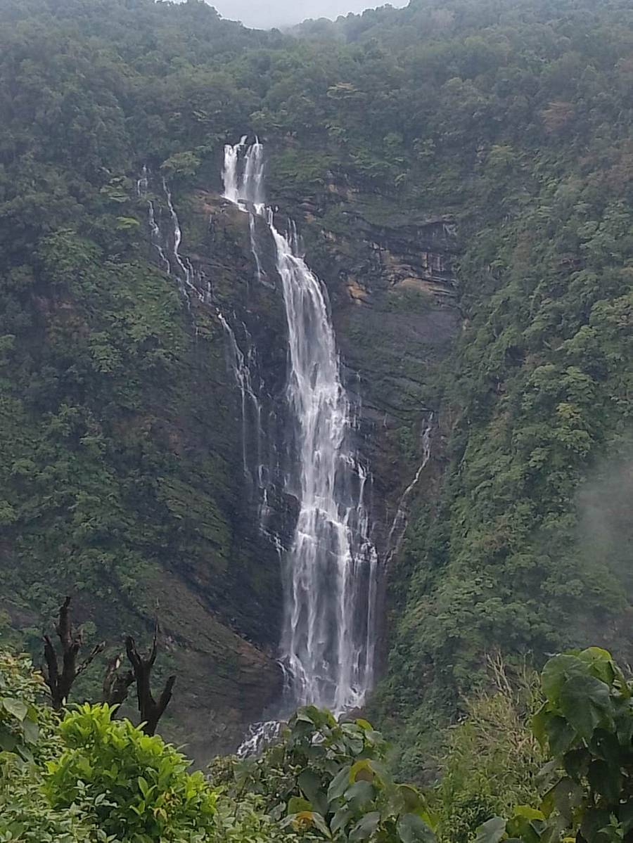 ಕಾರ್ಗಲ್ ಸಮೀಪದ ಮಾವಿನ ಗುಂಡಿ ಜಲಪಾತದ ವೈಯ್ಯಾರ