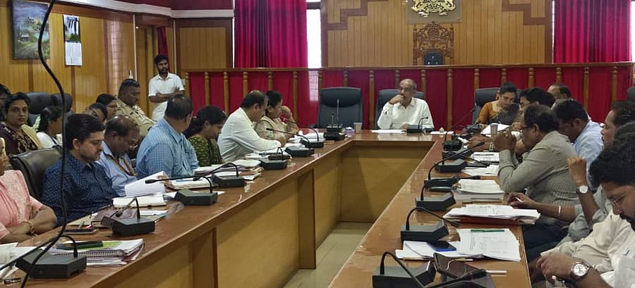 ಗದಗ ಜಿಲ್ಲಾಧಿಕಾರಿ ಕಚೇರಿಯಲ್ಲಿ ನಡೆದ ಸಭೆಯಲ್ಲಿ ಜಿಲ್ಲಾಧಿಕಾರಿ ಸಿ.ಎನ್‌.ಶ್ರೀಧರ್‌ ಮಾತನಾಡಿದರು  