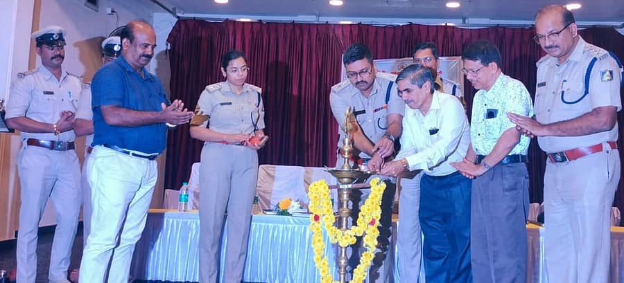 ಉಡುಪಿ ಜಿಲ್ಲಾ ಪೊಲೀಸ್ ವತಿಯಿಂದ ನಗರದ ಬನ್ನಂಜೆಯ ನಾರಾಯಣ ಗುರು ಸಭಾಭವನದಲ್ಲಿ ಗುರುವಾರ ‘ನಶೆಯಿಂದ ಉಷೆಯೆಡೆಗೆ’ ಕಾರ್ಯಕ್ರಮ ಜರುಗಿತು