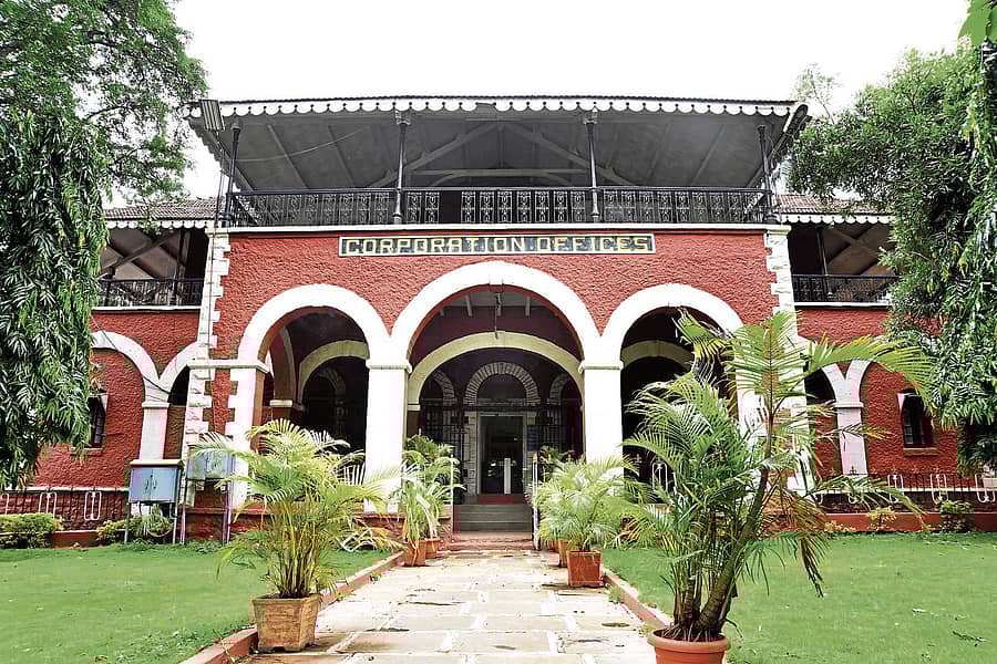 ಹುಬ್ಬಳ್ಳಿಯಲ್ಲಿ ಇರುವ ಮಹಾನಗರ ಪಾಲಿಕೆ ಆವರಣ