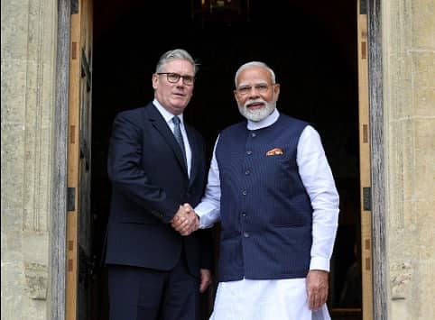 <div class="paragraphs"><p>ನರೇಂದ್ರ ಮೋದಿ ಮತ್ತು&nbsp;ಕಿಯರ್ ಸ್ಟಾರ್ಮರ್‌</p></div>