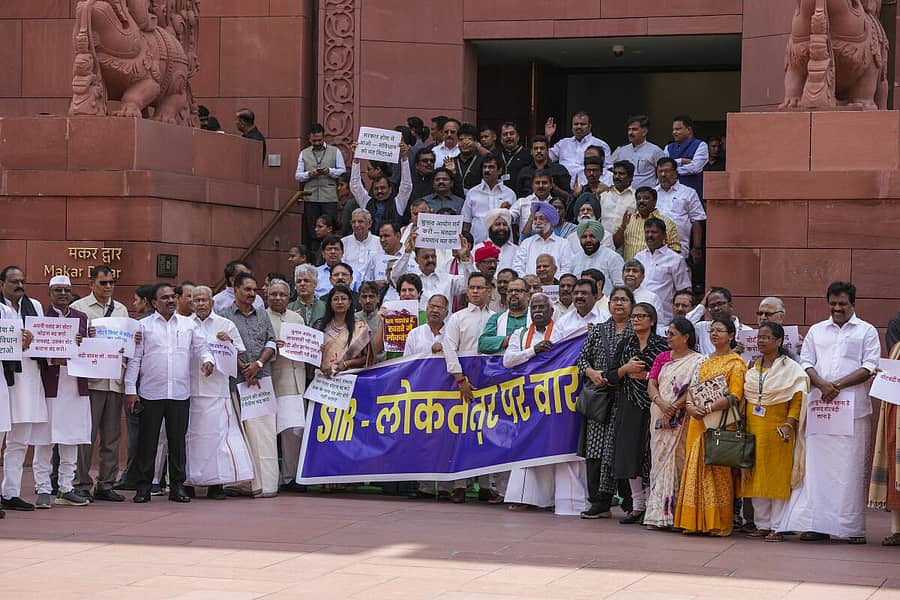 <div class="paragraphs"><p>ವಿರೋಧ ಪಕ್ಷಗಳ ಸಂಸದರ ಪ್ರತಿಭಟನೆ</p></div>