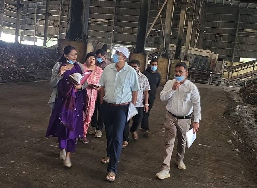 ಮಹೇಶ್ವರ್ ರಾವ್ ಅವರು ಕನ್ನಳ್ಳಿ ತ್ಯಾಜ್ಯ ಸಂಸ್ಕರಣೆ ಘಟಕದಲ್ಲಿ ಗುರುವಾರ ಪರಿಶೀಲನೆ ನಡೆಸಿದರು