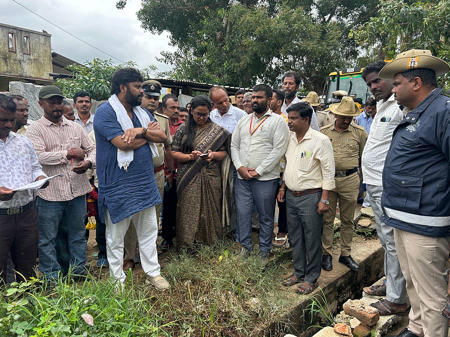ಮಂಚೇನಹಳ್ಳಿ ತಾಲ್ಲೂಕಿನ ವರವಣಿ ಗ್ರಾಮಕ್ಕೆ ಭೇಟಿ ನೀಡಿದ ಶಾಸಕ ಪ್ರದೀಪ್ ಈಶ್ವರ್ 