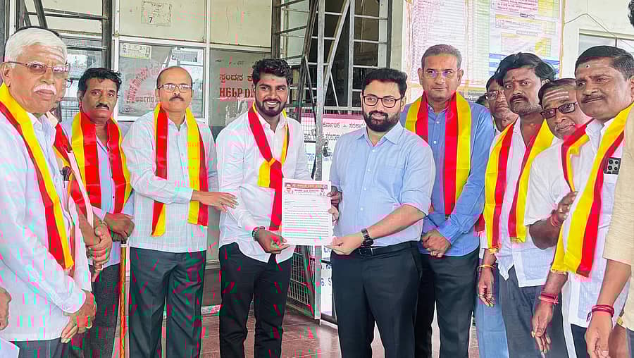 ಔರಾದ್ ಅಮರೇಶ್ವರ ದೇವಸ್ಥಾನ ಅಭಿವೃದ್ಧಿಪಡಿಸುವಂತೆ ಸ್ಥಳೀಯ ಮುಖಂಡರು ಹಾಗೂ ವಿವಿಧ ಸಂಘಟನೆ ಪ್ರಮುಖರು ತಹಶೀಲ್ದಾರ್ ಮಹೇಶ ಪಾಟೀಲ ಅವರಿಗೆ ಮನವಿಪತ್ರ ಸಲ್ಲಿಸಿದರು