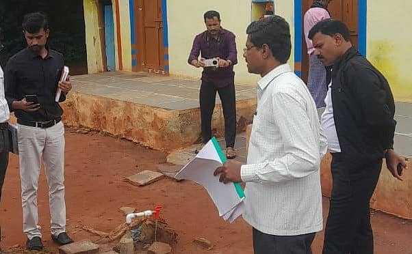 ಬೆಣ್ಣೂರ ಗ್ರಾ.ಪಂ ವ್ಯಾಪ್ತಿಯ ಹಳ್ಳಿಗಳಲ್ಲಿ ಜೆಜೆಎಂ ಕಾಮಗಾರಿಯನ್ನು ಜಿಪಂ ಸಿಇಒ ಶಶಿಧರ ಕುರೇರ ಪರಿಶೀಲಿಸಿದರು 