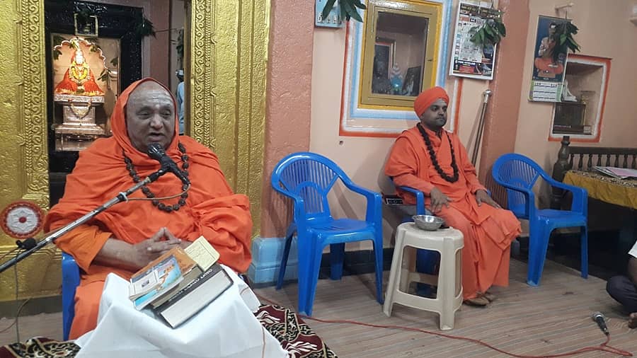 ಗುಳೇದಗುಡ್ಡದ  ಗುರುಸಿದ್ಧೇಶ್ವರ ಬೃಹನ್ಮಠದಲ್ಲಿ ಶ್ರಾವಣ ಮಾಸದ ವಚನೋಪನ್ಯಾಸ ಕಾರ್ಯಕ್ರಮದಲ್ಲಿ ಬಸವರಾಜ ಪಟ್ಟದಾರ್ಯ ಶ್ರೀ ಮಾತನಾಡಿದರು