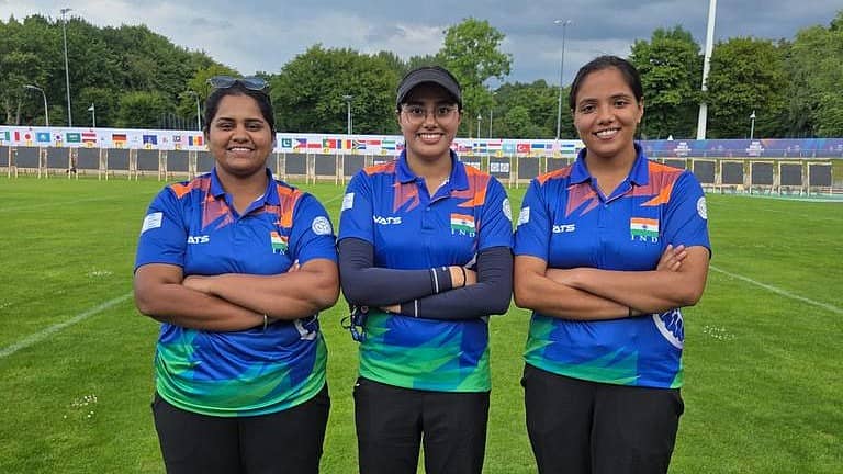 ಕಂಚಿನ ಪದಕ ಗೆದ್ದ ಭಾರತದ ಆರ್ಚರಿ ಕಾಂಪೌಂಡ್ ಮಹಿಳೆಯರ ತಂಡದ ಪರ್ನೀತ್, ಅವನೀತ್ ಕೌರ್ ಮತ್ತು ಮಧುರಾ ಧಮನ್ ಗಾಂವ್ಕರ್