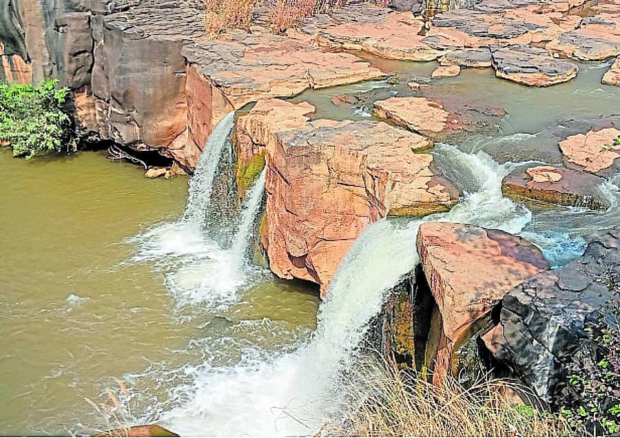 <div class="paragraphs"><p>ಎತ್ತಿಪೋತೆ ಜಲಪಾತ</p></div>