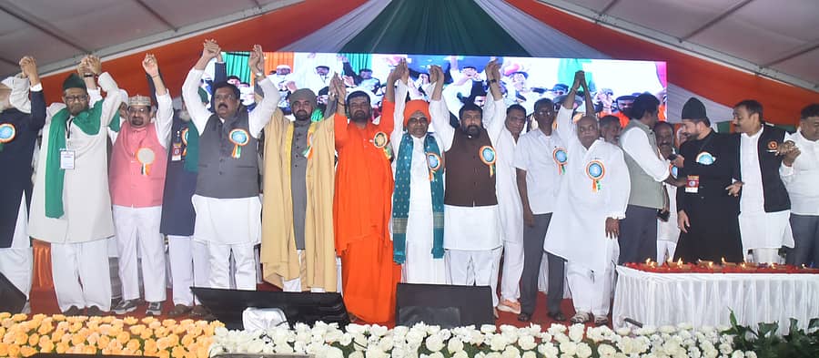 <div class="paragraphs"><p>ಹುಬ್ಬಳ್ಳಿಯಲ್ಲಿ ನಡೆದ ಸೂಫಿ ಸಂತರ ಸಮಾವೇಶ</p></div>