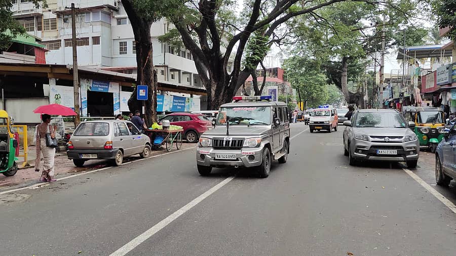 ‘ಝಿರೋ ಟ್ರಾಫಿಕ್‌’ ಸೌಲಭ್ಯ ಕಲ್ಪಿಸಿ ಯುವತಿಯನ್ನು ಆಂಬುಲೆನ್ಸ್‌ನಲ್ಲಿ ವಿಮಾನ ನಿಲ್ದಾಣಕ್ಕೆ ಕರೆದೊಯ್ಯಲಾಯಿತು