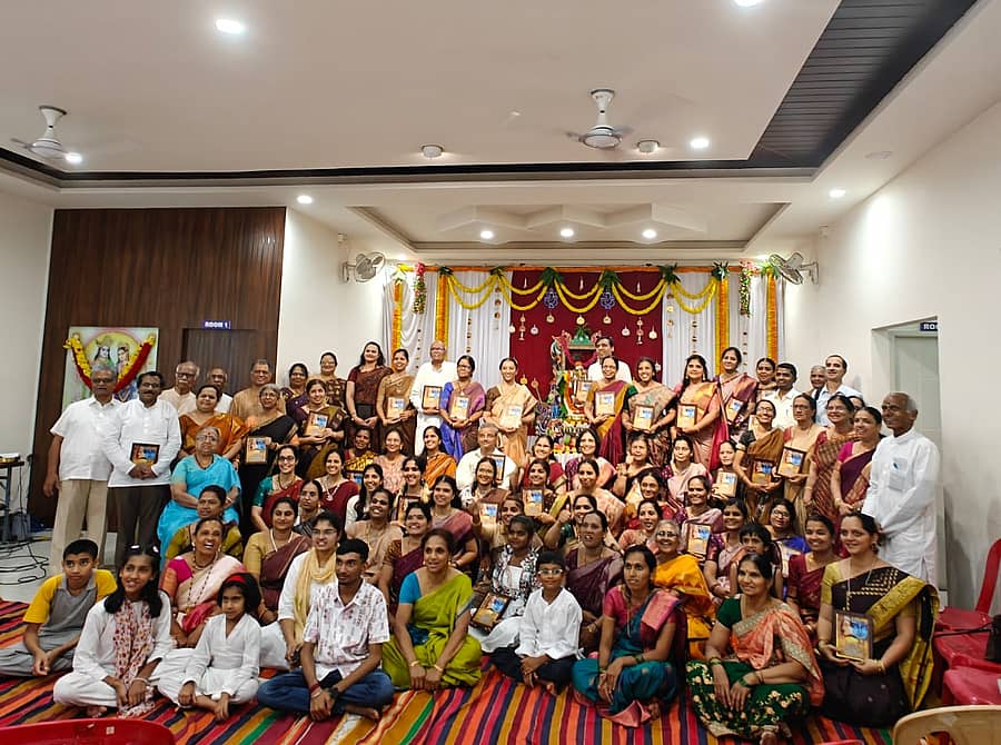 ಗೀತಾ ಪರಿವಾರವು ಗೀತಾ ಕಲಿಕೆ ಆನ್‌ಲೈನ್‌ ತರಗತಿ ಆರಂಭಿಸಿ ಐದು ವರ್ಷಗಳನ್ನು ಪೂರೈಸಿದ ಪ್ರಯುಕ್ತ ಬನಶಂಕರಿ 3ನೇ ಹಂತದಲ್ಲಿ ಶನಿವಾರ ‘ಸಂಭ್ರಮಾಚರಣೆ’ ಕಾರ್ಯಕ್ರಮ ನಡೆಯಿತು.