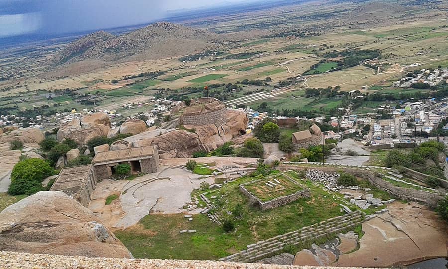 ಪಾವಗಡ ಬೆಟ್ಟದ ಮೇಲಿರುವ ಕೋಟೆ, ಐತಿಹಾಸಿಕ ಸ್ಮಾರಕ