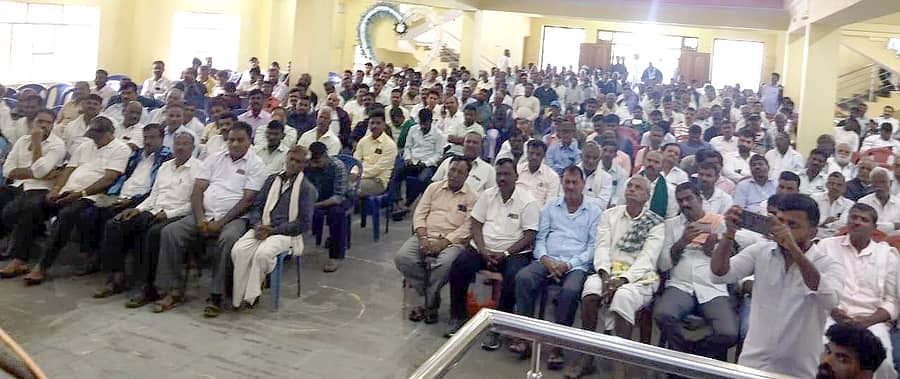 ಶಿಕಾರಿಪುರದಲ್ಲಿ ಶನಿವಾರ ನಡೆದ ಬ್ಲಾಕ್ ಕಾಂಗ್ರೆಸ್ ಅಧ್ಯಕ್ಷ ಪಾರಿವಾಳ ಶಿವರಾಂ ಜನ್ಮದಿನ ಕಾರ್ಯಕ್ರಮದಲ್ಲಿ ಪಾಲ್ಗೊಂಡಿದ್ದ ಜನ