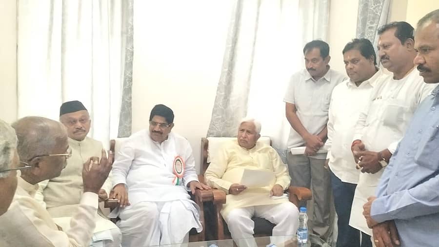 ಬಾಗಲಕೋಟೆಯ ಮಲ್ಲಯ್ಯನ ಗುಡ್ಡ ಅಭಿವೃದ್ಧಿ ಮಾಡಬೇಕೆಂದು ಶನಿವಾರ ಬಾಗಲಕೋಟೆ ವ್ಯಾಪಾಸ್ಥರು ಸಚಿವ ಎಚ್.ಕೆ. ಪಾಟೀಲ ಮನವಿ ಸಲ್ಲಿಸಿದರು