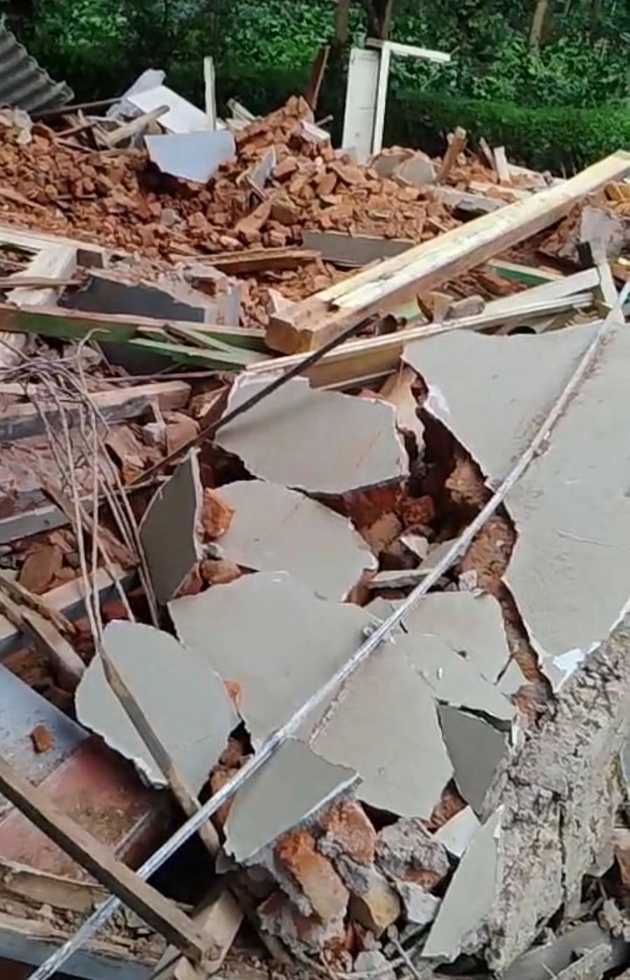 ಯಳಂದೂರು ತಾಲ್ಲೂಕಿನ ಬಿಳಿಗಿರಿಬೆಟ್ಟದಲ್ಲಿರುವ ಆಸ್ಪತ್ರೆ ತೆರವುಗೊಳಿಸಿರುವ ಅರಣ್ಯ ಇಲಾಖೆ