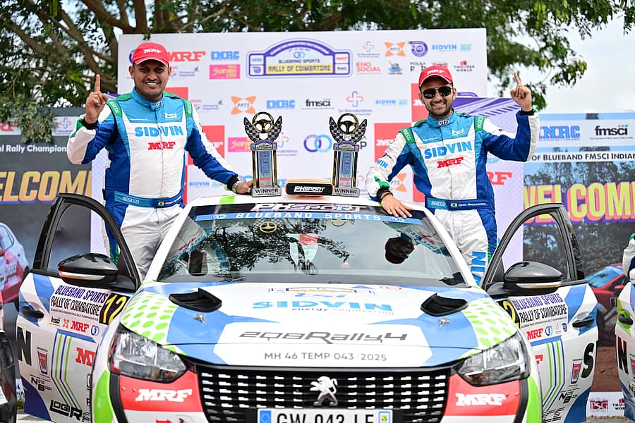 ಪ್ರಶಸ್ತಿ ಗೆದ್ದ ಕರ್ನಾಟಕದ ಡೀನ್ ಮಸ್ಕರೇನ್ಹಸ್ ಮತ್ತು ಸಹ ಚಾಲಕ ಕೆ.ಎಸ್. ಕರುಂಬಯ್ಯ ಜೋಡಿ