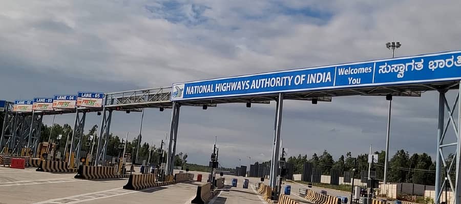 ಚೆನ್ನೈ–ಬೆಂಗಳೂರು ಎಕ್ಸ್‌ಪ್ರೆವೇ ಕಾರಿಡಾರ್‌ನ ಕೆಜಿಎಫ್‌ ತಾಲ್ಲೂಕಿನ ಬೆಮಲ್‌ ನಗರ ಬಳಿ ಇರುವ ಕೃಷ್ಣಾವರಂ ಟೋಲ್‌ ಪ್ಲಾಜಾ
