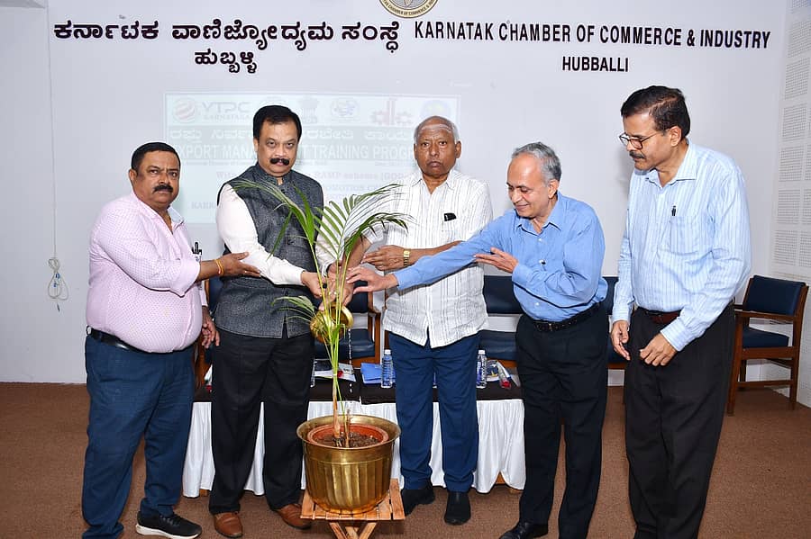 ಕರ್ನಾಟಕ ವಾಣಿಜ್ಯೋದ್ಯಮ ಸಂಸ್ಥೆಯಲ್ಲಿ ಹಮ್ಮಿಕೊಂಡಿದ್ದ ರಫ್ತು ನಿರ್ವಹಣಾ ತರಬೇತಿ ಕಾರ್ಯಾಗಾರವನ್ನು ಗಣ್ಯರು ಸೋಮವಾರ ಉದ್ಘಾಟಿಸಿದರು