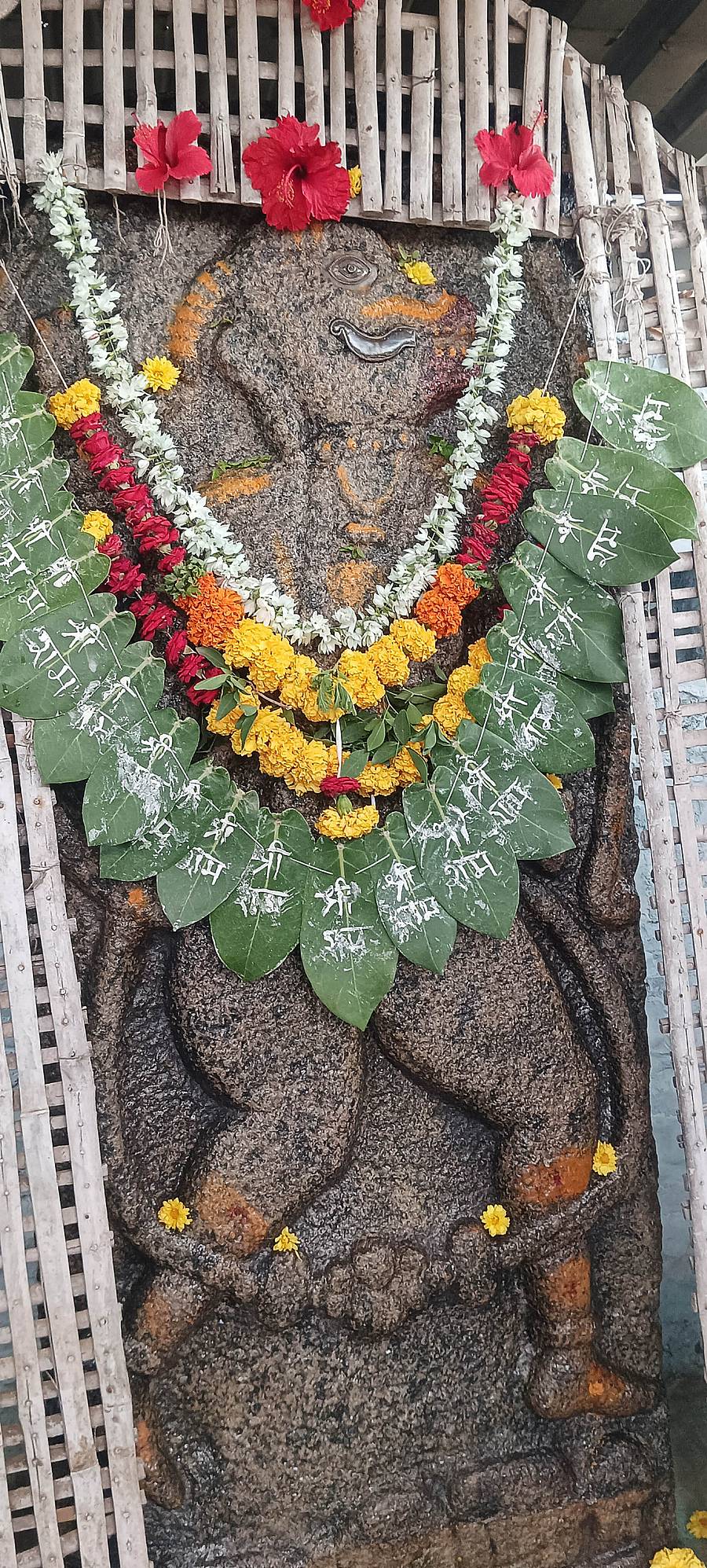 ಕೆಂಭಾವಿಯಲ್ಲಿ ಶ್ರಾವಣ ಮಾಸದ ಮೊದಲ ಸೋಮವಾರ ನಿಮಿತ್ತ ಬಲಭೀಮ ಸೇನ(ಮಾರುತಿ) ದೇವರಿಗೆ ವಿಶೇಷ ಅಲಂಕಾರ ಹಾಗೂ ಪೂಜೆ ನೆರವೇರಿಸಲಾಯಿತು