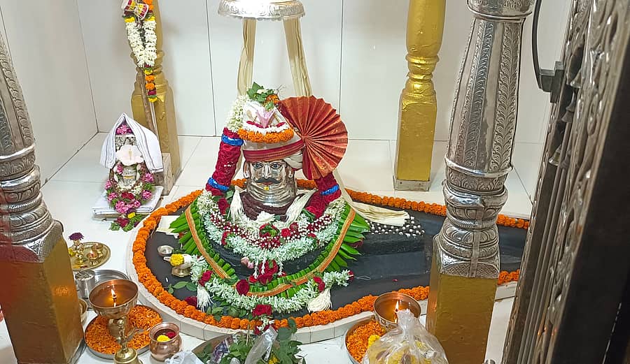 ಬೆಳಗಾವಿಯ ಕಪಿಲೇಶ್ವರ ದೇವಸ್ಥಾನದಲ್ಲಿ ಮಂಗಳವಾರ ದೇವರಿಗೆ ವಿಶೇಷ ಅಲಂಕಾರ ಮಾಡಲಾಯಿತು