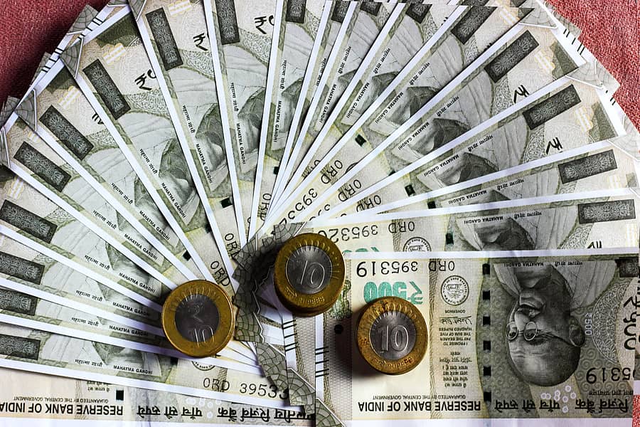Indian currency notes of 500 denomination and 10 denomination coins
Image