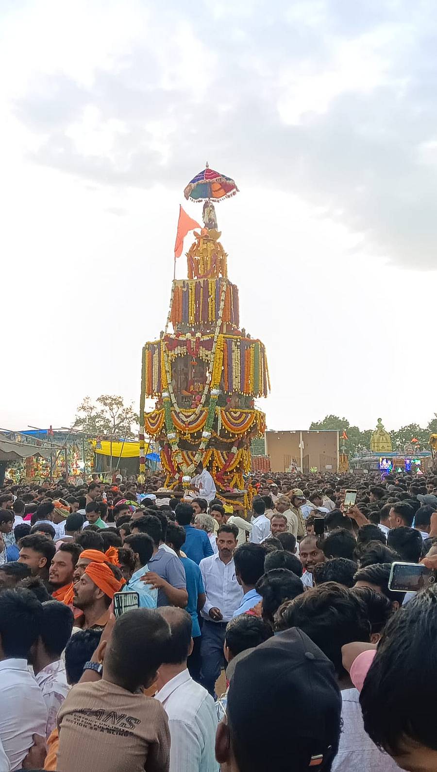 ರಾಯಚೂರು ತಾಲ್ಲೂಕಿನ ಕಲ್ಮಲಾದಲ್ಲಿ ಮಂಗಳವಾರ ಕರಿಯಪ್ಪ ತಾತನವರ ರಥೋತ್ಸವ  ಅದ್ದೂರಿಯಾಗಿ ಜರುಗಿತು
