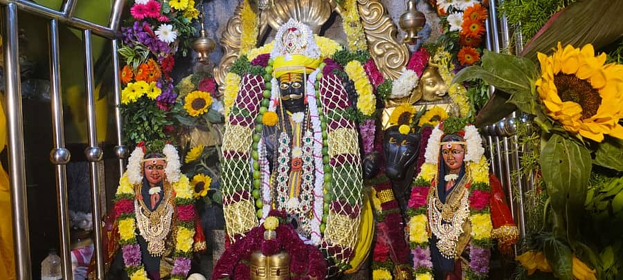 ಭಾಲ್ಕಿ ತಾಲ್ಲೂಕಿನ ಖಾನಾಪೂರ ಗ್ರಾಮದ ಮಲ್ಲಣ್ಣ ದೇವಸ್ಥಾನಲ್ಲಿರುವ ಮಲ್ಲಣ್ಣ ದೇವರ ಮೂರ್ತಿ
