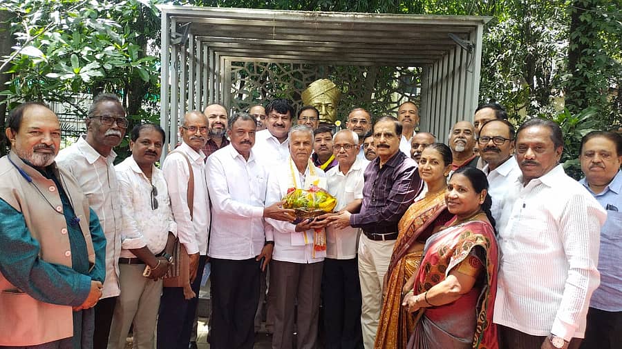 ಕಾರ್ಯಕ್ರಮದಲ್ಲಿ ಜಾಣಗೆರೆ ವೆಂಕಟರಾಮಯ್ಯ ಅವರನ್ನು ಸನ್ಮಾನಿಸಲಾಯಿತು. ಮನು ಬಳಿಗಾರ್, ರಾ.ನಂ.ಚಂದ್ರಶೇಖರ,  ವ.ಚ.ಚನ್ನೇಗೌಡ ಉಪಸ್ಥಿತರಿದ್ದರು