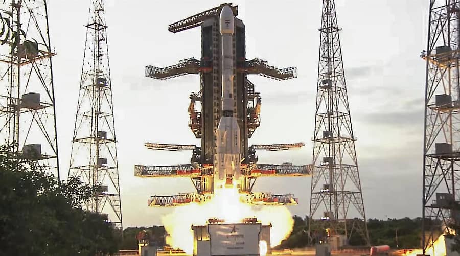 <div class="paragraphs"><p>ಭೂ ವೀಕ್ಷಣೆ ಉದ್ದೇಶದಿಂದ ಇಸ್ರೊ ಹಾಗೂ ಅಮೆರಿಕದ ನಾಸಾ ಜಂಟಿಯಾಗಿ ಅಭಿವೃದ್ಧಿಪಡಿಸಿರುವ ‘ನಿಸಾರ್‌’ ಉಪಗ್ರಹವನ್ನು ಹೊತ್ತ ಜಿಎಸ್‌ಎಲ್‌ವಿ–ಎಫ್‌16 ರಾಕೆಟ್‌ ಬುಧವಾರ ನಭಕ್ಕೆ ಚಿಮ್ಮಿತು.</p></div>