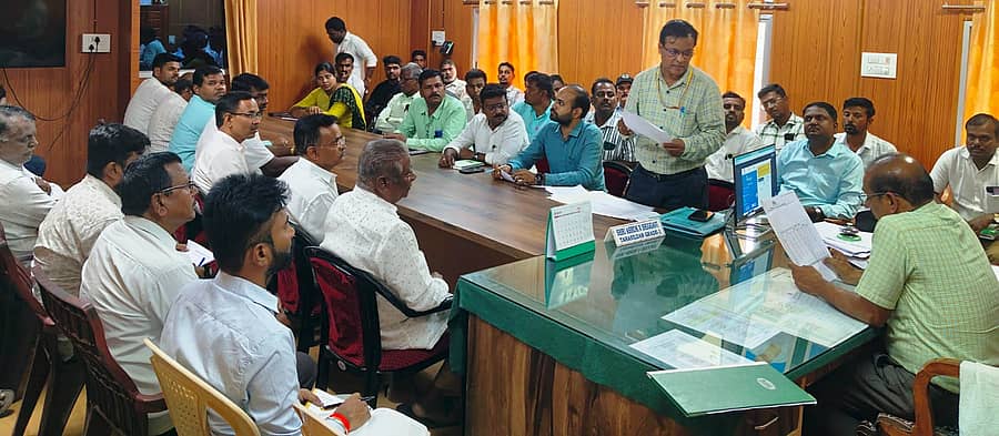 ಕುಷ್ಟಗಿಯಲ್ಲಿ ತಹಶೀಲ್ದಾರ್ ಅಧ್ಯಕ್ಷತೆಯಲ್ಲಿ ರಸಗೊಬ್ಬರ ವಿತರಕರು ಮತ್ತು ಅಧಿಕಾರಿಗಳ ಸಭೆ ನಡೆಯಿತು