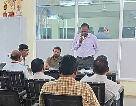 ಕೊಲ್ಹಾರ: ತಾಲ್ಲೂಕು ಆಡಳಿತ ಹಾಗೂ ವಿವಿಧ ಇಲಾಖೆಗಳ ನೇತೃತ್ವದಲ್ಲಿ ಅಗಸ್ಟ್ 1 ರಂದು ಹಮ್ಮಿಕೊಂಡಿರುವ ಡಾ. ಮಹಾಂತ ಶಿವಯೋಗಿಗಳ ಜನ್ಮದಿನದ ಪ್ರಯುಕ್ತ ವ್ಯಸನ ಮುಕ್ತ ದಿನಾಚರಣೆ ಕಾರ್ಯಕ್ರಮದ ಪೂರ್ವಭಾವಿ ಸಭೆಯು ಬುಧವಾರ ತಾಲ್ಲೂಕು ಪಂಚಾಯತ ಕಾರ್ಯದಲ್ಲಿ ತಹಶೀಲ್ದಾರ್ ಎಸ್ ಹೆಚ್ ಅರಕೇರಿ ಇವರ ಅಧ್ಯಕ್ಷತೆಯಲ್ಲಿ ನಡೆಯಿತು.