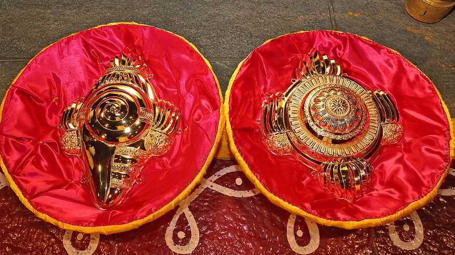 <div class="paragraphs"><p>‌ತಿರುಪತಿಯ ವೆಂಕಟೇಶ್ವರ ದೇಗುಲಕ್ಕೆ ₹2.4 ಕೋಟಿ ಮೌಲ್ಯದ ಚಿನ್ನ ಕಾಣಿಕೆ</p></div>