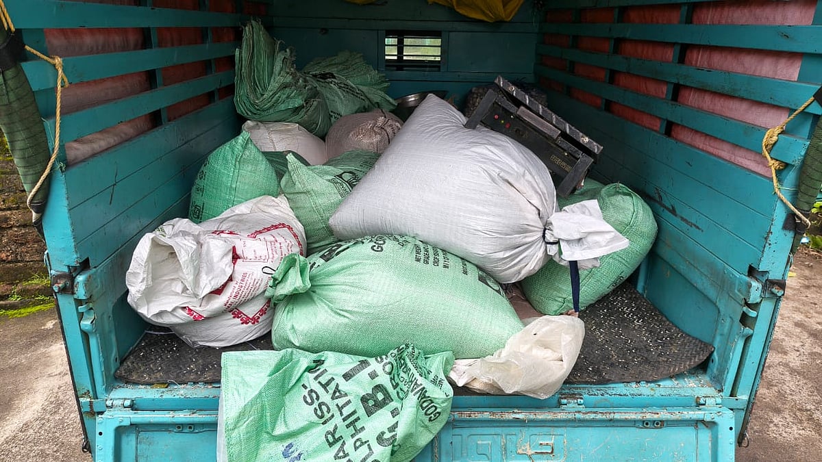 Ration Rice Seizure: ಸಂಡೂರು | ₹41 ಸಾವಿರ ಮೌಲ್ಯದ ಪಡಿತರ ಅಕ್ಕಿ ಅಕ್ರಮ ಸಾಗಣೆ ...