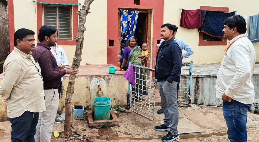 ಬಾಗಲಕೋಟೆ ಜಿಲ್ಲಾ ಪಂಚಾಯಿತಿ ಸಿಇಒ ಶಶಿಧರ ಕುರೇರ ಗುರುವಾರ ಜಲಜೀವನ್‌ ಮಿಷನ್‌ನಡಿ ಕೈಗೊಂಡ ಕಾಮಗಾರಿ ಪರಿಶೀಲಿಸಿದರು