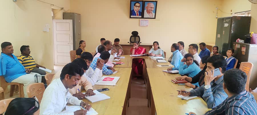 ಚಾಮರಾಜನಗರದ ತಹಶೀಲ್ದಾರ್ ಕಚೇರಿಯಲ್ಲಿ ಗುರುವಾರ ಅಂಗವಿಕಲರ ಕುಂದುಕೊರತೆ ಸಭೆ ನಡೆಯಿತು
