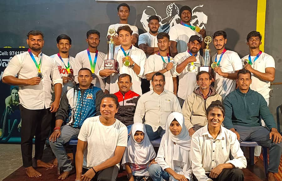 ಹರಿಹರದ ಬ್ರದರ್ಸ್ ಜಿಮ್‌ನ ಕ್ರೀಡಾಪಟುಗಳು ಸವದತ್ತಿಯಲ್ಲಿ ಈಚೆಗೆ ನಡೆದ ಅಂತರ ಜಿಲ್ಲಾ ಪಂಜ ಕುಸ್ತಿ ಸ್ಪರ್ಧೆಯಲ್ಲಿ ಕಂಚಿನಗಳನ್ನು ಪದಕ ಪಡೆದರು