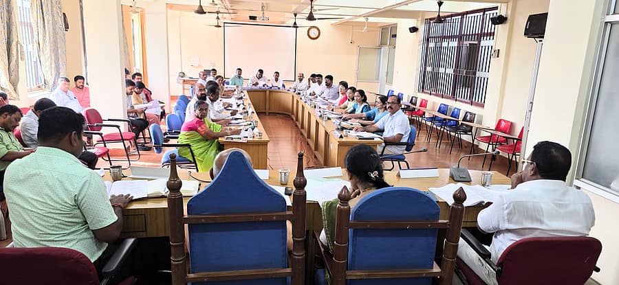 ಕುಂದಾಪುರ ಪುರಸಭೆಯ ಸಾಮಾನ್ಯ ಸಭೆ ಮೋಹನದಾಸ ಶೆಣೈ ಅಧ್ಯಕ್ಷತೆಯಲ್ಲಿ ನಡೆಯಿತು