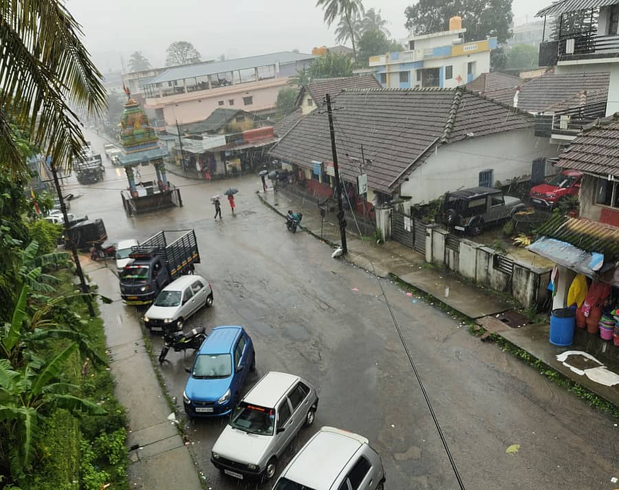 ಕಳಸ ಪಟ್ಟಣದಲ್ಲಿ ಮಳೆ ಸುರಿದಾಗಿನ ನೋಟ.