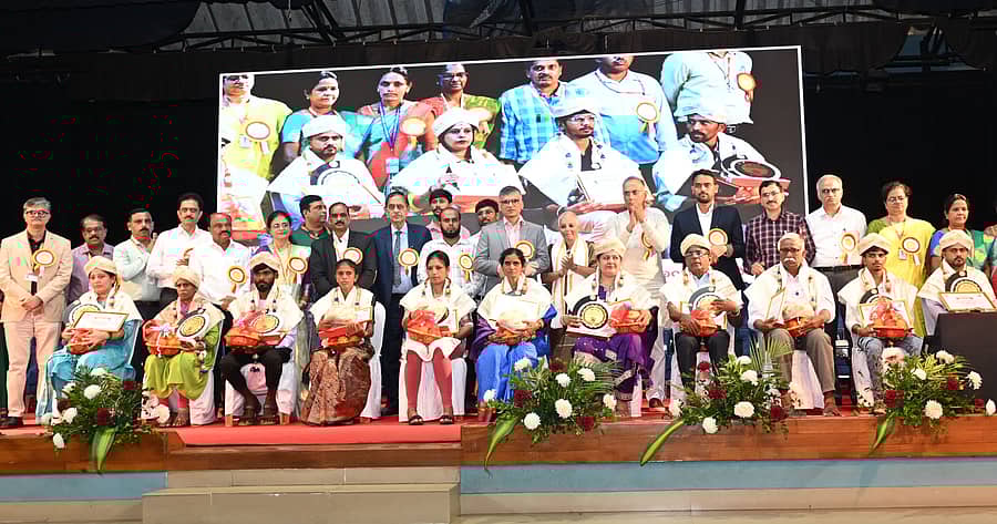 ಕಾರ್ಯಕ್ರಮದಲ್ಲಿ ಅಂಗಾಂಗ ದಾನಿಗಳ ಕುಟುಂಬ ಸದಸ್ಯರನ್ನು ಗೌರವಿಸಲಾಯಿತು