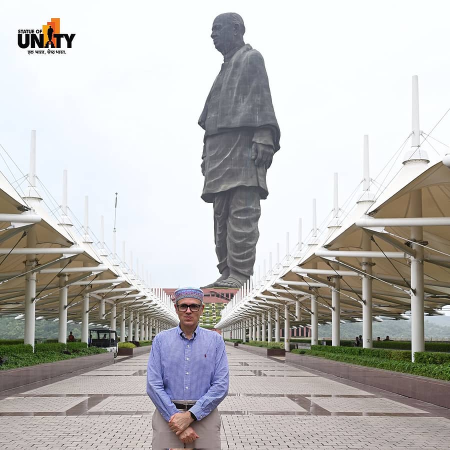 <div class="paragraphs"><p>ಏಕತೆಯ ಪ್ರತಿಮೆ ಮುಂದೆ ಸಿಎಂ ಒಮರ್ ಅಬ್ದುಲ್ಲಾ</p></div>