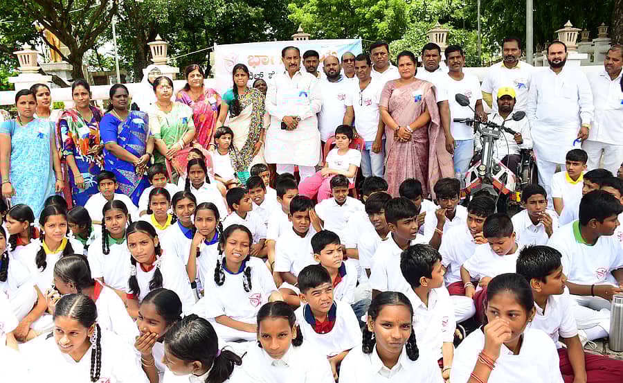 ಕಲಬುರಗಿಯ ಭಾಗ್ಯೋದಯ ವೆಲ್‌ಫೇರ್‌ ಸೊಸೈಟಿಯಿಂದ ಶನಿವಾರ ನಡೆದ ಸಮಾನತೆಗಾಗಿ ಅಂಗವಿಕಲ ಮಕ್ಕಳ ಮ್ಯಾರಾಥಾನ್‌ ಕಾರ್ಯಕ್ರಮದಲ್ಲಿ ಶಾಸಕ ಅಲ್ಲಮಪ್ರಭು ಪಾಟೀಲ ಭಾಗಿಯಾಗಿದ್ದರು 